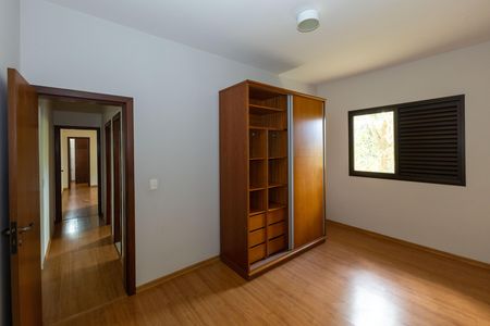 Casa de condomínio para alugar com 322m², 4 quartos e 2 vagas Casa de condomínio para alugar com 322m², 4 quartos e 2 vagasQuarto 2