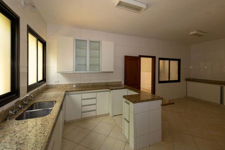Casa de condomínio para alugar com 322m², 4 quartos e 2 vagas Casa de condomínio para alugar com 322m², 4 quartos e 2 vagasCozinha