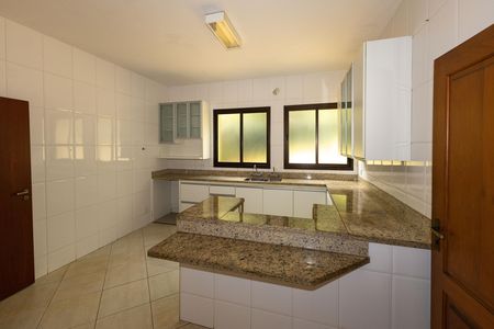 Casa de condomínio para alugar com 322m², 4 quartos e 2 vagas Casa de condomínio para alugar com 322m², 4 quartos e 2 vagasCozinha