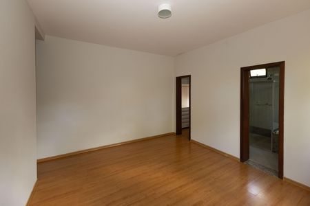 Casa de condomínio para alugar com 322m², 4 quartos e 2 vagas Casa de condomínio para alugar com 322m², 4 quartos e 2 vagasSuíte 1