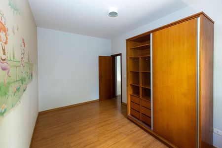 Casa de condomínio para alugar com 322m², 4 quartos e 2 vagas Casa de condomínio para alugar com 322m², 4 quartos e 2 vagasQuarto 2