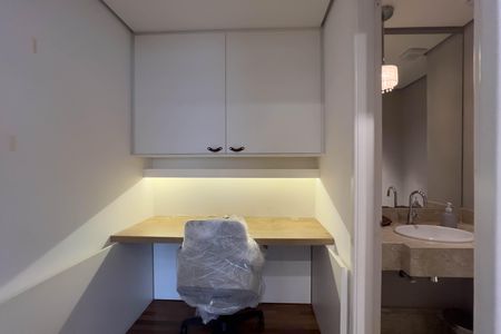Escritório e lavabo de apartamento para alugar com 3 quartos, 128m² em Vila Mariana, São Paulo