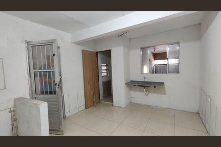 Sala e cozinha de casa para alugar com 2 quartos, 22m² em Jardim Nova Poa, Poá