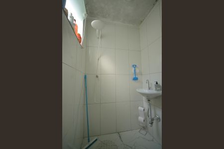 Casa à venda com 160m², 5 quartos e 2 vagasBanheiro da Suíte 2 (escritório)