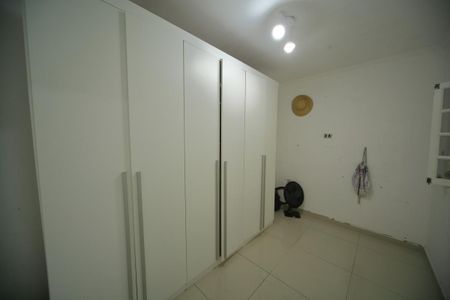 Casa à venda com 160m², 5 quartos e 2 vagasQuarto de serviço 