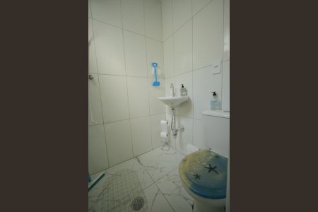 Casa à venda com 160m², 5 quartos e 2 vagasBanheiro da Suíte 2 (escritório)