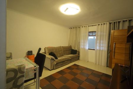 Casa à venda com 160m², 5 quartos e 2 vagasSala
