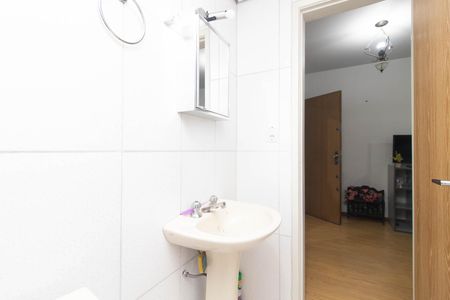 Banheiro de apartamento para alugar com 1 quarto, 50m² em Azenha, Porto Alegre