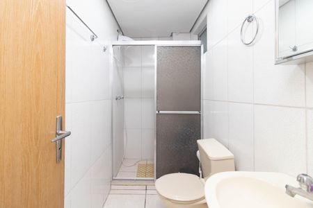 Banheiro de apartamento para alugar com 1 quarto, 50m² em Azenha, Porto Alegre