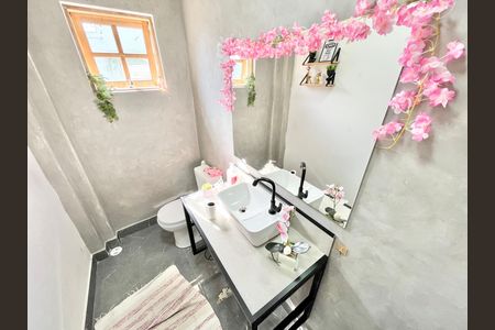 Casa à venda com 180m², 4 quartos e 2 vagas Casa à venda com 180m², 4 quartos e 2 vagasLavabo