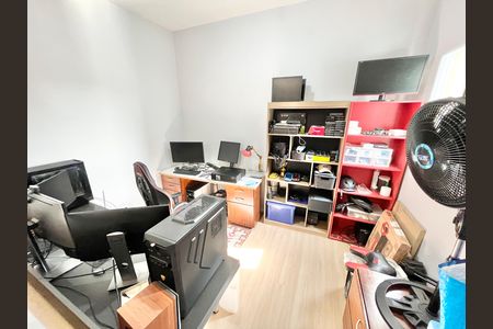 Casa à venda com 180m², 4 quartos e 2 vagas Casa à venda com 180m², 4 quartos e 2 vagasQuarto 5