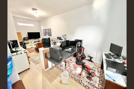 Casa à venda com 180m², 4 quartos e 2 vagas Casa à venda com 180m², 4 quartos e 2 vagasQuarto 5