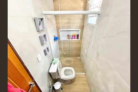 Casa à venda com 180m², 4 quartos e 2 vagas Casa à venda com 180m², 4 quartos e 2 vagasBanheiro