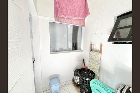 Casa à venda com 180m², 4 quartos e 2 vagas Casa à venda com 180m², 4 quartos e 2 vagasLavanderia