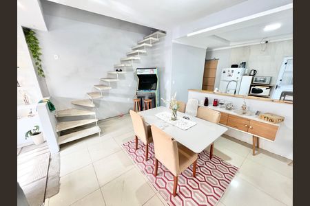Casa à venda com 180m², 4 quartos e 2 vagas Casa à venda com 180m², 4 quartos e 2 vagasSala/Cozinha
