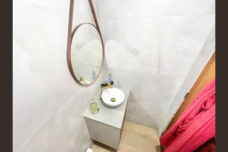 Casa à venda com 180m², 4 quartos e 2 vagas Casa à venda com 180m², 4 quartos e 2 vagasBanheiro