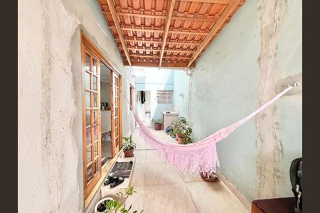 Casa à venda com 180m², 4 quartos e 2 vagas Casa à venda com 180m², 4 quartos e 2 vagasQuintal