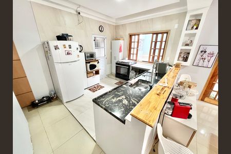 Casa à venda com 180m², 4 quartos e 2 vagas Casa à venda com 180m², 4 quartos e 2 vagasCozinha