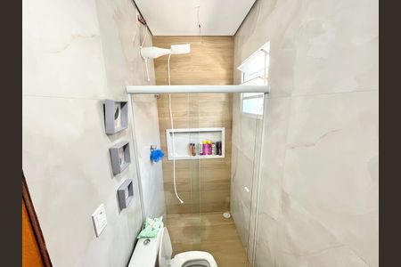 Casa à venda com 180m², 4 quartos e 2 vagas Casa à venda com 180m², 4 quartos e 2 vagasBanheiro