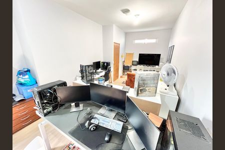 Casa à venda com 180m², 4 quartos e 2 vagas Casa à venda com 180m², 4 quartos e 2 vagasQuarto 5