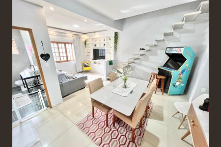 Casa à venda com 180m², 4 quartos e 2 vagas Casa à venda com 180m², 4 quartos e 2 vagasSala/Cozinha