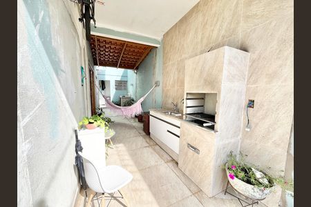 Casa à venda com 180m², 4 quartos e 2 vagas Casa à venda com 180m², 4 quartos e 2 vagasQuintal