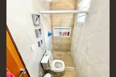 Casa à venda com 180m², 4 quartos e 2 vagas Casa à venda com 180m², 4 quartos e 2 vagasBanheiro