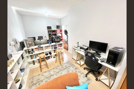 Casa à venda com 180m², 4 quartos e 2 vagas Casa à venda com 180m², 4 quartos e 2 vagasQuarto 5