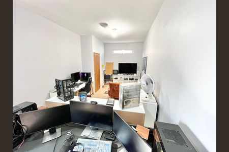 Casa à venda com 180m², 4 quartos e 2 vagas Casa à venda com 180m², 4 quartos e 2 vagasQuarto 5