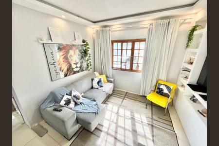 Casa à venda com 180m², 4 quartos e 2 vagas Casa à venda com 180m², 4 quartos e 2 vagasSala/Cozinha