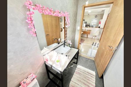 Casa à venda com 180m², 4 quartos e 2 vagas Casa à venda com 180m², 4 quartos e 2 vagasLavabo