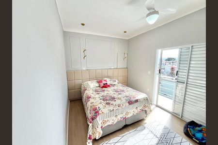 Casa à venda com 180m², 4 quartos e 2 vagas Casa à venda com 180m², 4 quartos e 2 vagasQuarto 2 Suíte
