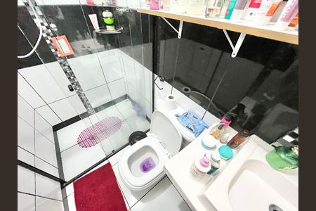 Casa à venda com 180m², 4 quartos e 2 vagas Casa à venda com 180m², 4 quartos e 2 vagasBanheiro da Suíte