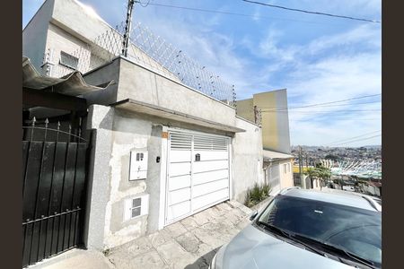 Casa à venda com 180m², 4 quartos e 2 vagas Casa à venda com 180m², 4 quartos e 2 vagasFachada