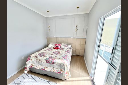 Casa à venda com 180m², 4 quartos e 2 vagas Casa à venda com 180m², 4 quartos e 2 vagasQuarto 2 Suíte