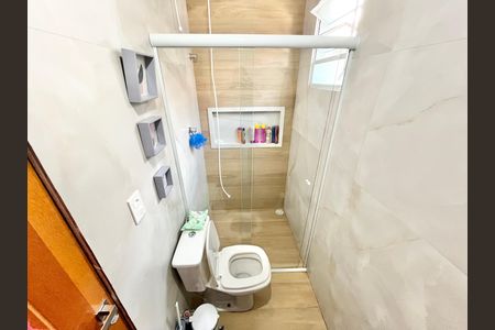 Casa à venda com 180m², 4 quartos e 2 vagas Casa à venda com 180m², 4 quartos e 2 vagasBanheiro