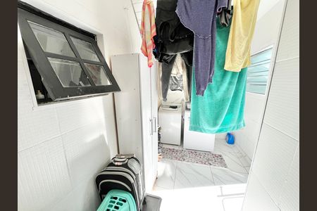 Casa à venda com 180m², 4 quartos e 2 vagas Casa à venda com 180m², 4 quartos e 2 vagasLavanderia