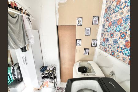 Casa à venda com 180m², 4 quartos e 2 vagas Casa à venda com 180m², 4 quartos e 2 vagasLavanderia