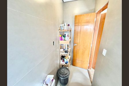 Casa à venda com 180m², 4 quartos e 2 vagas Casa à venda com 180m², 4 quartos e 2 vagasBanheiro da Suíte 2