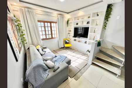 Casa à venda com 180m², 4 quartos e 2 vagas Casa à venda com 180m², 4 quartos e 2 vagasSala/Cozinha
