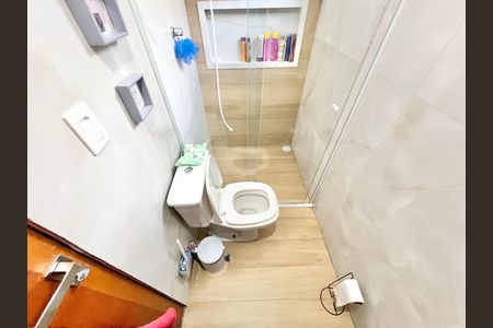 Casa à venda com 180m², 4 quartos e 2 vagas Casa à venda com 180m², 4 quartos e 2 vagasBanheiro