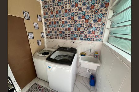 Casa à venda com 180m², 4 quartos e 2 vagas Casa à venda com 180m², 4 quartos e 2 vagasLavanderia