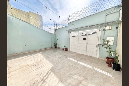 Casa à venda com 180m², 4 quartos e 2 vagas Casa à venda com 180m², 4 quartos e 2 vagasGaragem
