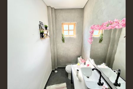 Casa à venda com 180m², 4 quartos e 2 vagas Casa à venda com 180m², 4 quartos e 2 vagasLavabo