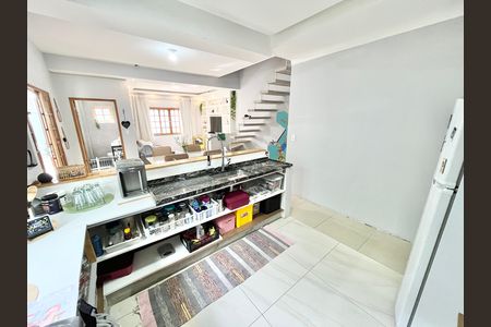 Casa à venda com 180m², 4 quartos e 2 vagas Casa à venda com 180m², 4 quartos e 2 vagasCozinha