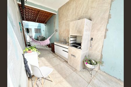 Casa à venda com 180m², 4 quartos e 2 vagas Casa à venda com 180m², 4 quartos e 2 vagasQuintal