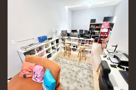 Casa à venda com 180m², 4 quartos e 2 vagas Casa à venda com 180m², 4 quartos e 2 vagasQuarto 5