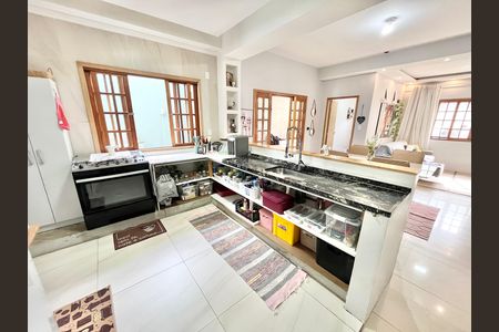 Casa à venda com 180m², 4 quartos e 2 vagas Casa à venda com 180m², 4 quartos e 2 vagasCozinha