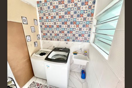 Casa à venda com 180m², 4 quartos e 2 vagas Casa à venda com 180m², 4 quartos e 2 vagasLavanderia