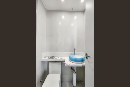 Apartamento à venda com 47m², 2 quartos e sem vaga Apartamento à venda com 47m², 2 quartos e sem vagaBanheiro